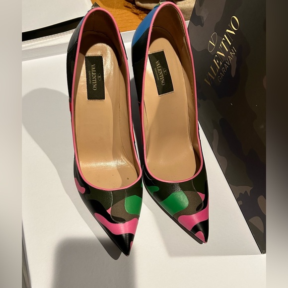Authentic VALENTINO GARAVANI Psychedelic Camo Rockstud Pump - ONLY WORN TWICE - Picture 7 of 16